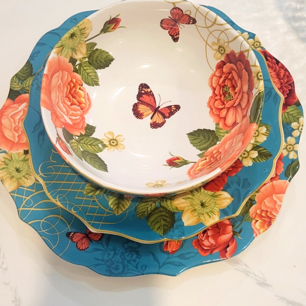 Pier1  Plates Set
